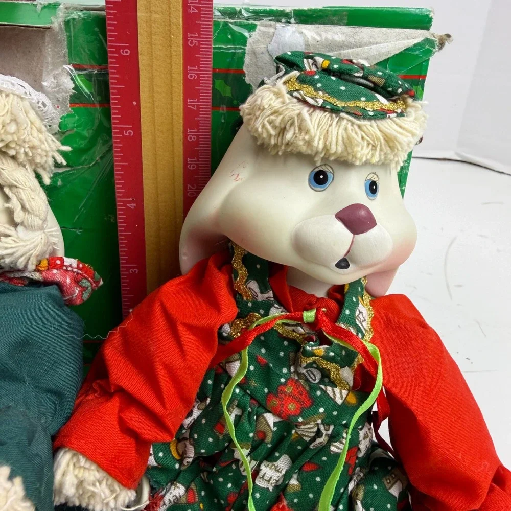 House of Lloyd Christmas Around The World Hip & Hop Bunny Figurines 542064